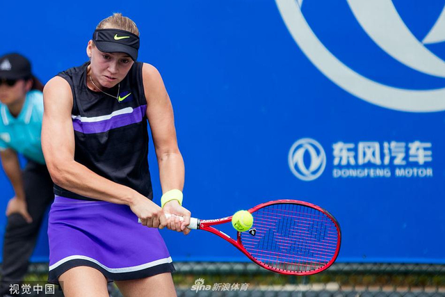 崭露头角以 崭露头角以