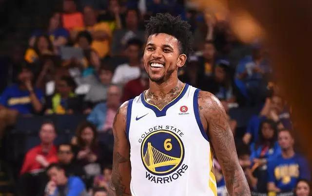 英联杯的捧 英联杯的捧